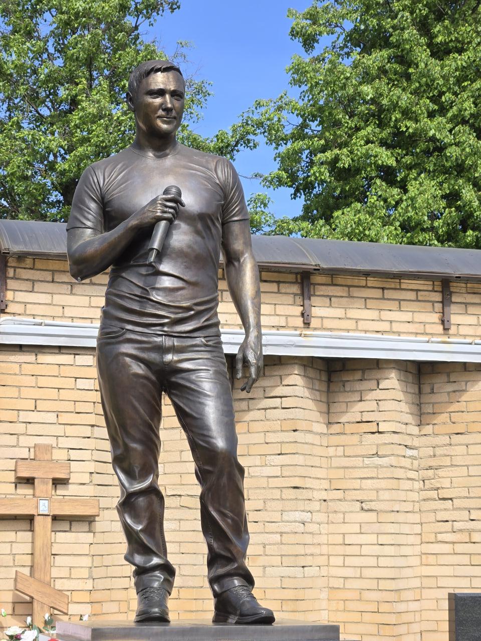 Фото Новосибирский режиссер снимает захватывающий фильм про могилы Шатунова, Децла и Жириновского 8